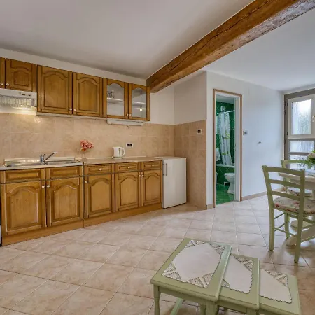 V By Interhome * Matulji