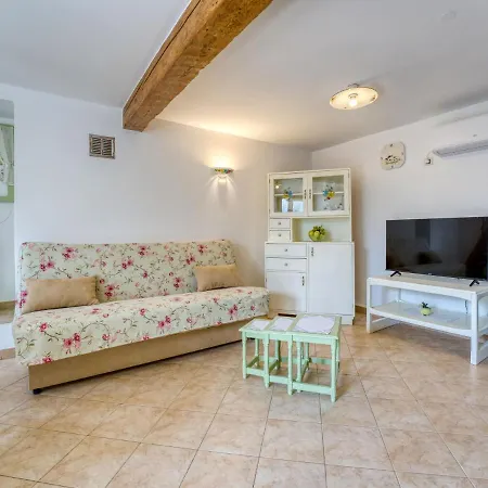 V Apartman *